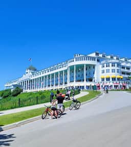 Home ON Lake Huron~Close to Mackinac Isl~ATV Trail