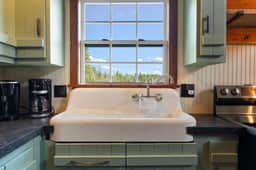 Home ON Lake Huron~Close to Mackinac Isl~ATV Trail