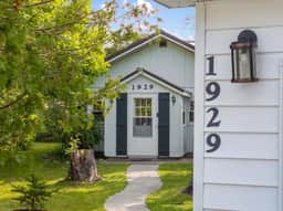 Lake Huron Beachfront Home~Mackinac Island Views!