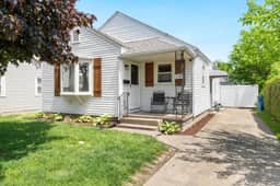 Our Newest Lake Cottage ~ The Lake Erie Breeze Hutch