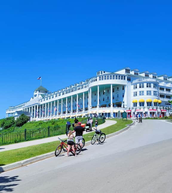 Home ON Lake Huron~Close to Mackinac Isl~ATV Trail