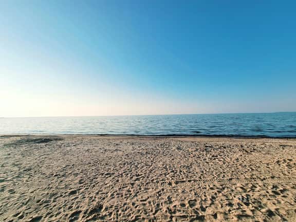 The Lake Erie Beach Hutch - Image 3