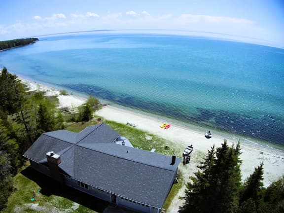 The Beach Hutch - Image 1