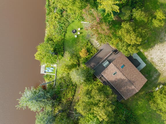 The River Hutch - Image 1